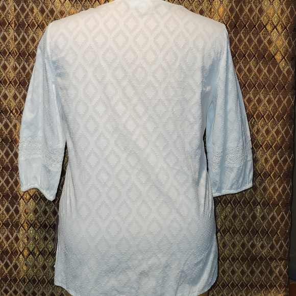 JM Collection: White Top - Picture 4 of 9